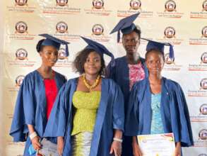 All graduates with their trainer.