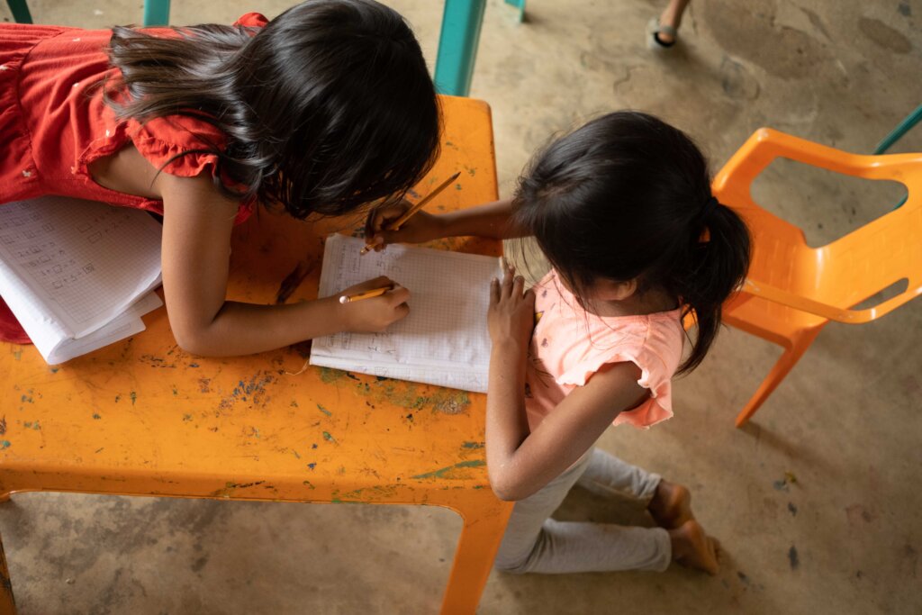 Self-learning guides for Colombian rural schools
