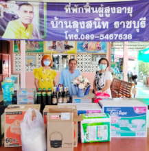 Donors visiting the elderly home
