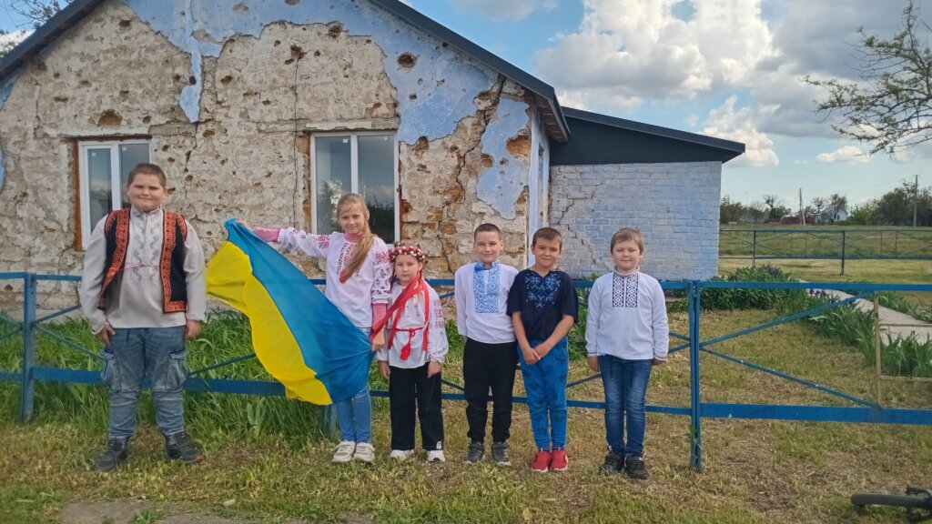 kids with flag