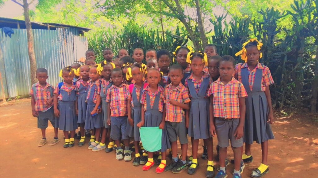 Support the schooling of 300 children in Haiti.