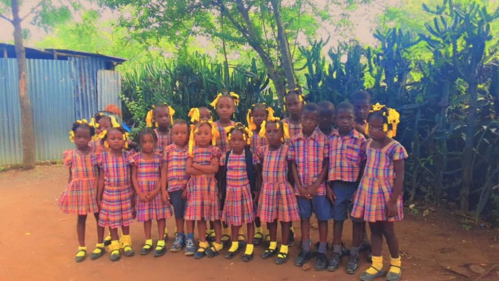 Support the schooling of 300 children in Haiti.