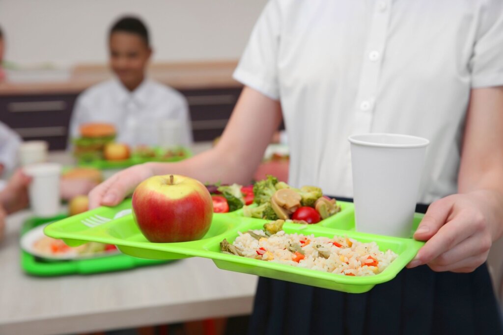 End School Lunch Debt for 2,000 US Children!