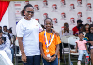 Elizabeth Kissi receiving Eco- Innovator Award