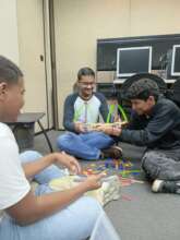 Jovenes programa Robotica Educativa con Microbit