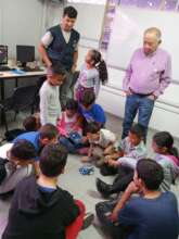 Ninos Programando el Robot