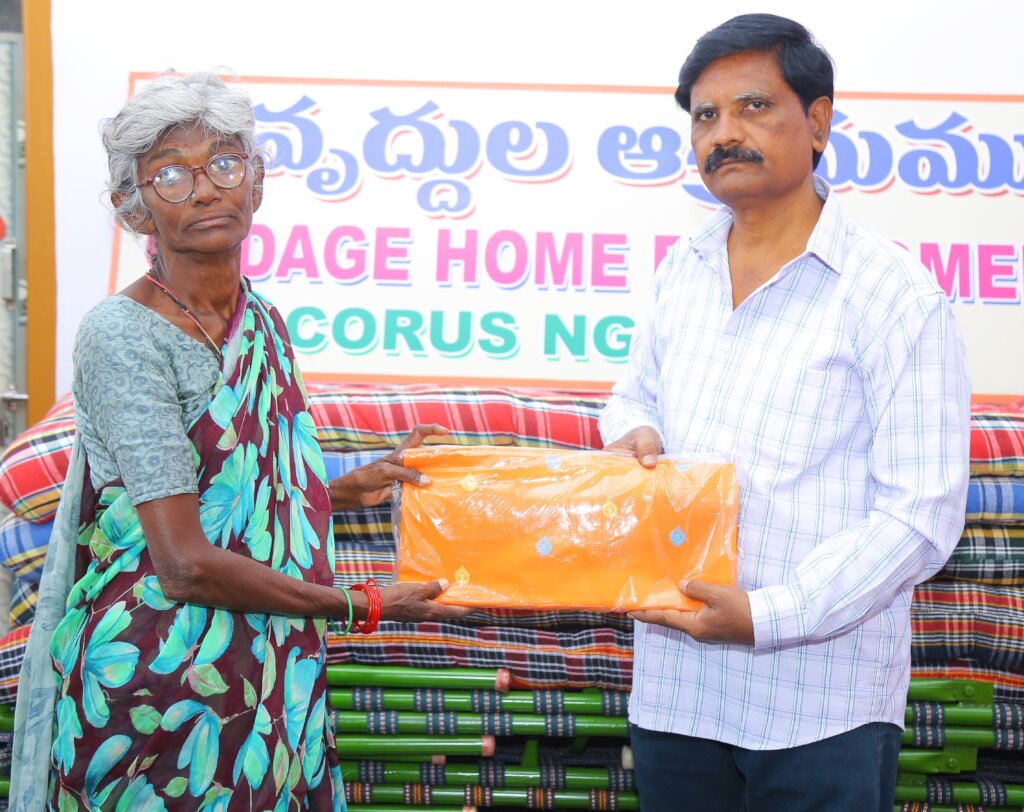 Donate for Cloths and Cosmetics to Oldage Women