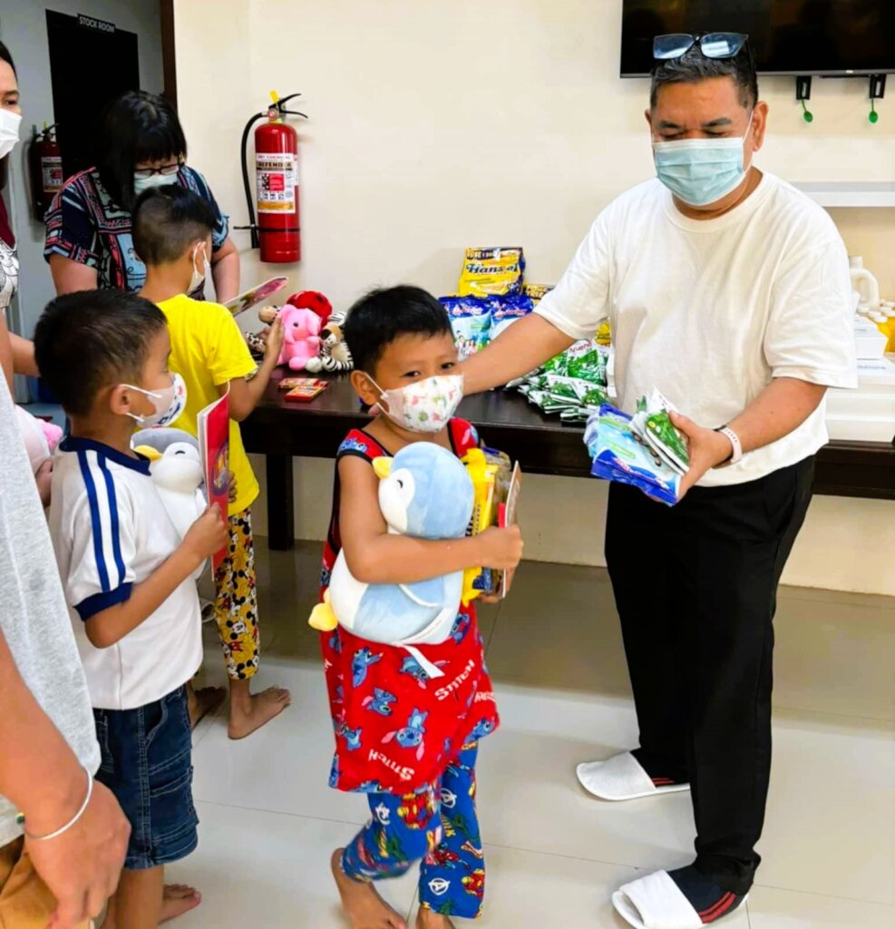 Christmas Party Joy for 100 Children with Cancer