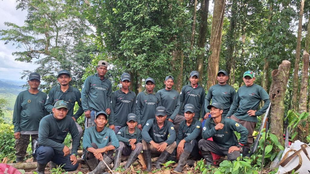 Parrot rangers in La Moskitia, Honduras