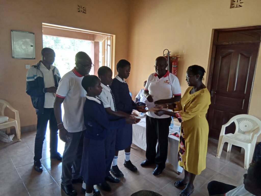 Students receiving scholarship chequess