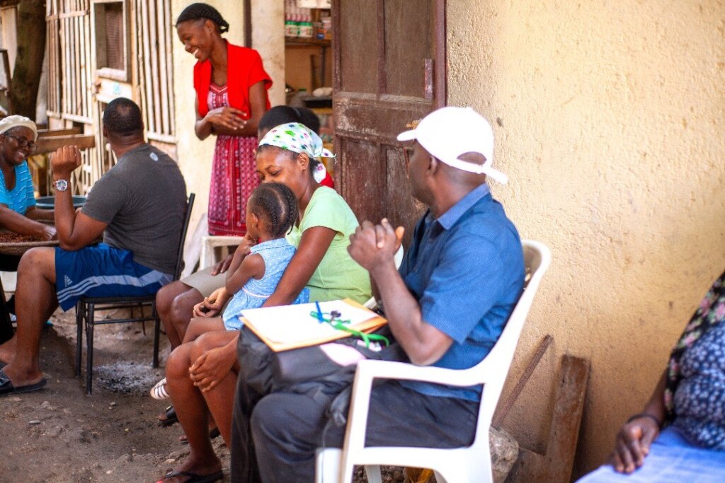 Help 600 Haitian children to enjoy their rights.