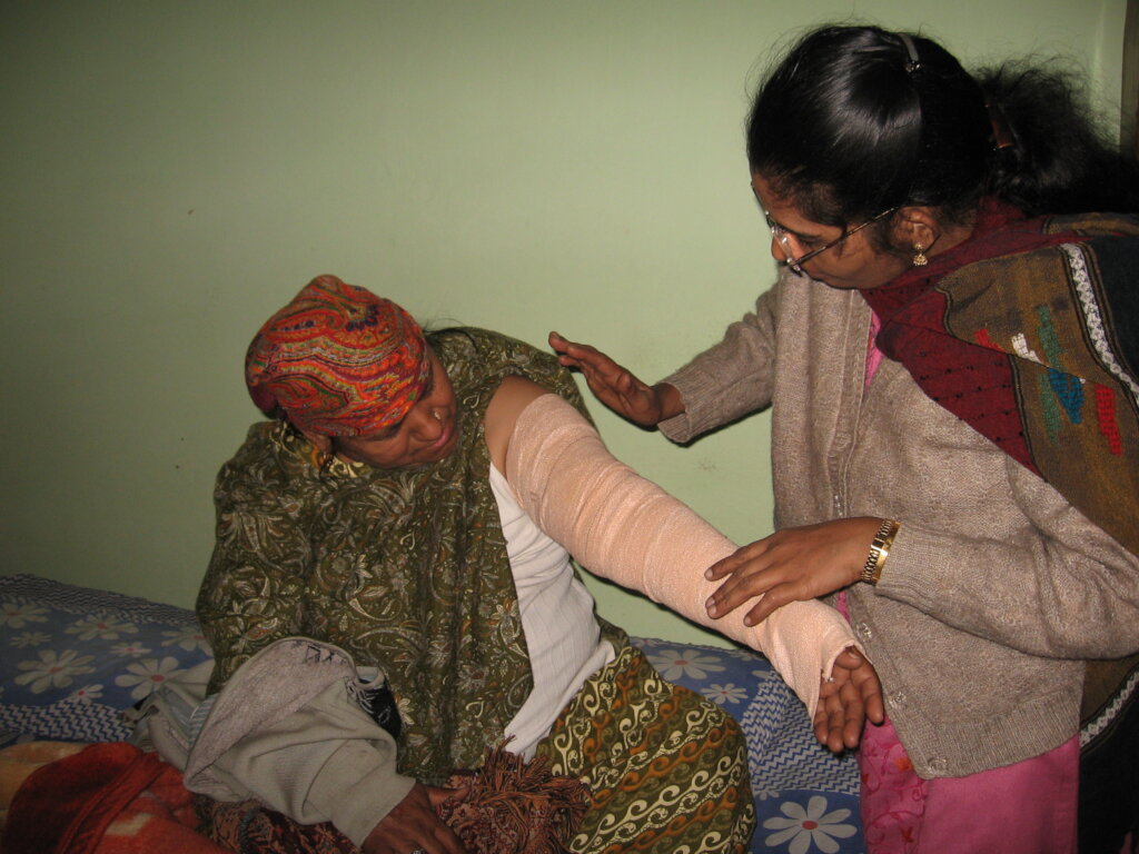 Empower 2,000 women in India battling cancer