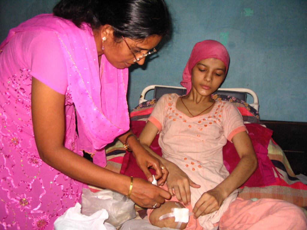 Empower 2,000 women in India battling cancer