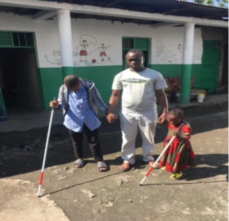 Helping the deaf-blind with educational materials