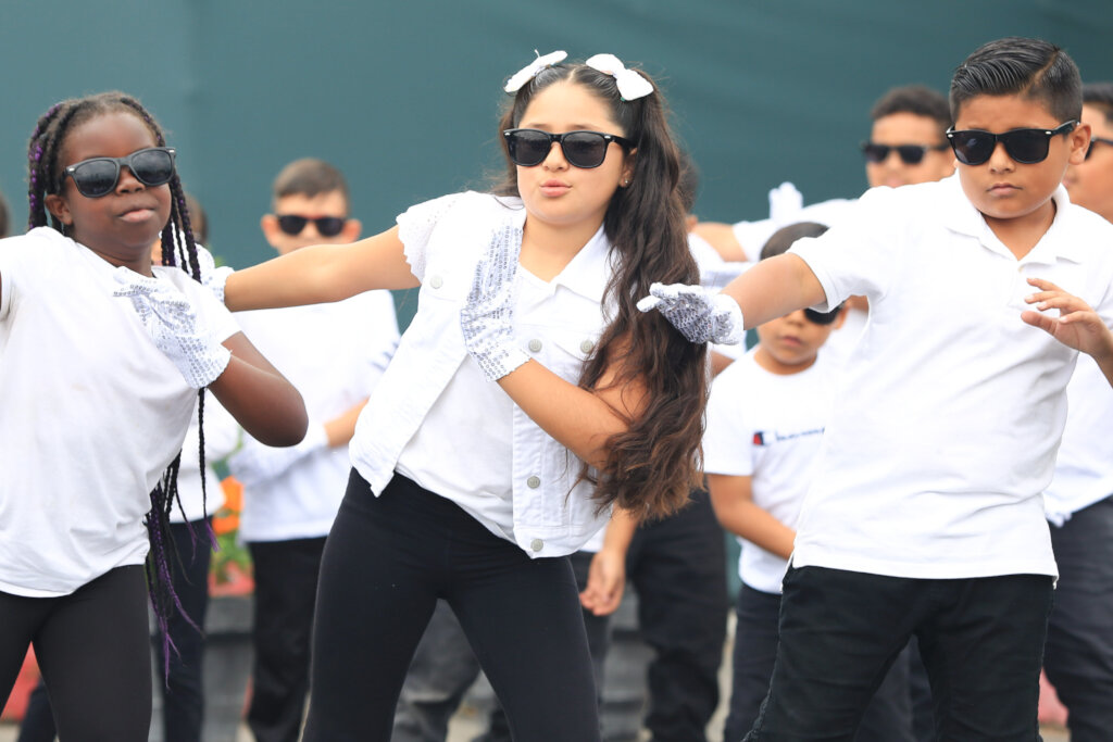 Art Programs for 850 Underserved Los Angeles Youth