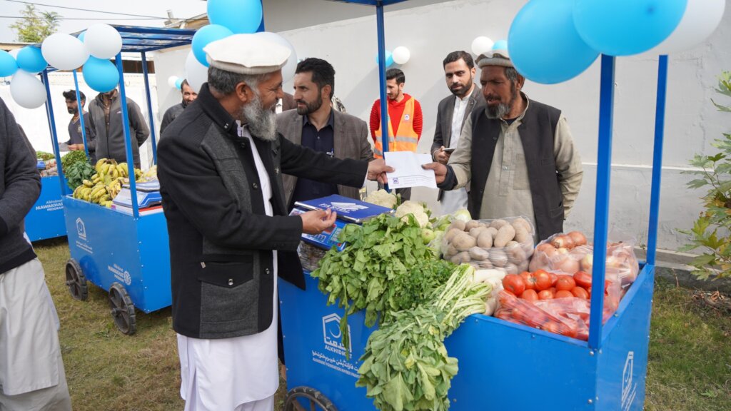 Provide 100 Fruitcarts to deserving in Pakistan