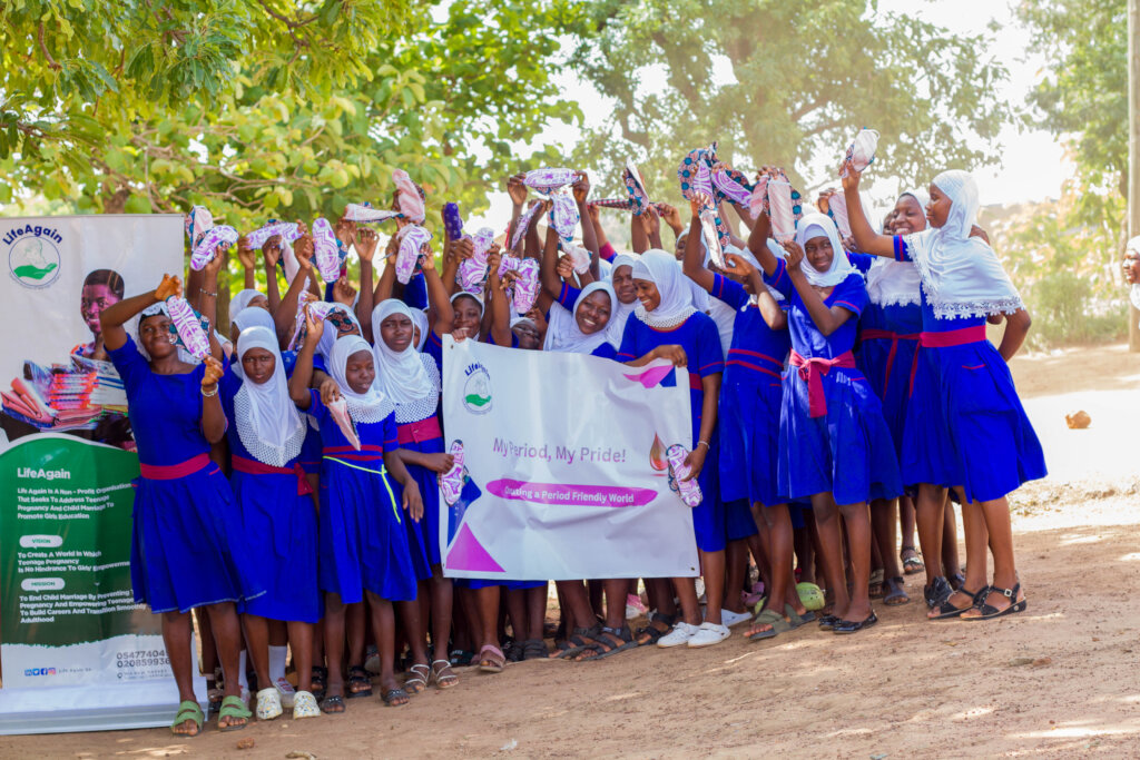 Give a sanitary pad to keep a girl in Ghana in Sch
