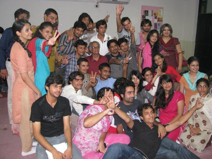 Accelerate Young Artists for Flood Rehabilitation
