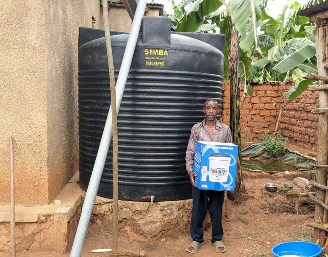 Beneficiary with water tank and ceramic filter
