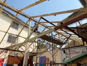 Dangerous spray insulation on the iron supports