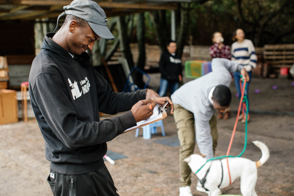 Facilitator, Siya, marking at the dog show