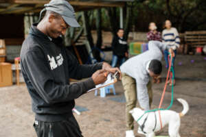 Facilitator, Siya, marking at the dog show