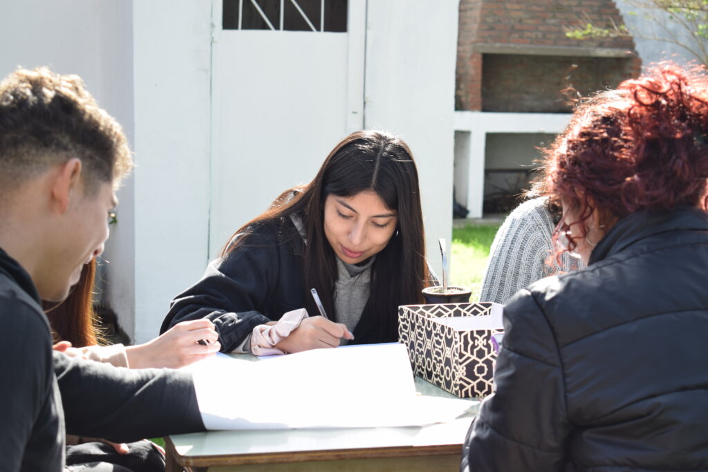 Helps low-income youth in their university careers