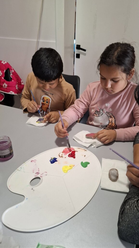 Creative stone painting workshop