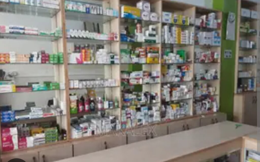 Establish a pharmacy for medic students in Uganda