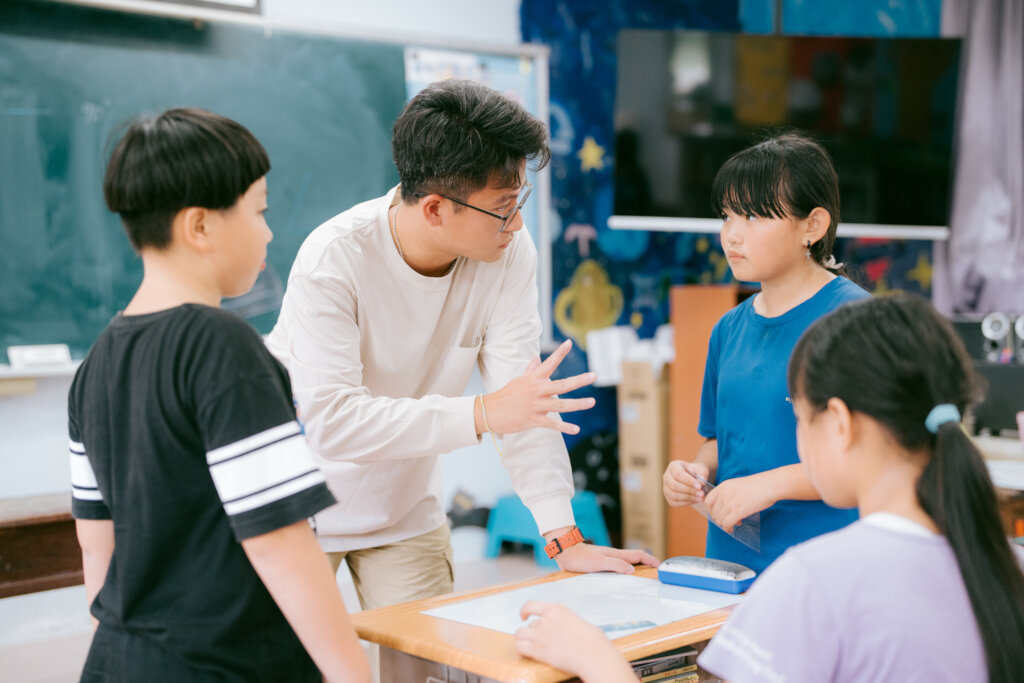 Support 130 teachers working in remote schools