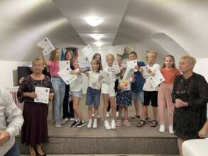 Presentation of trilingual booklet about plants