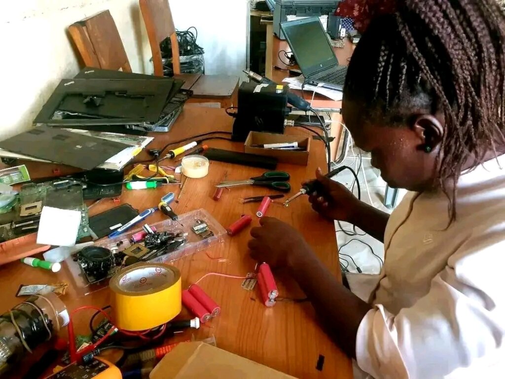 Empower Girls in DR Congo with Digital Skills
