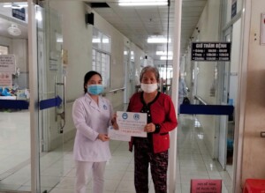 Person with TB receiving a cash support from PASTB