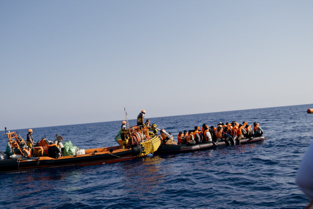Distribution of Life-Jackets (Javier Alvarez)