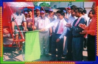 Help Indian Rickshaw-Pullers Become Self-Employed