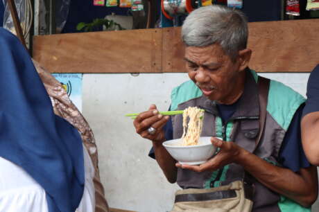 Support Free Lunch Program for Low Income Workers