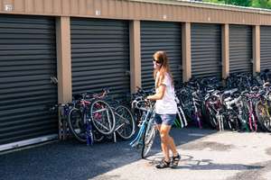 Loading up lots and lots of bikes...