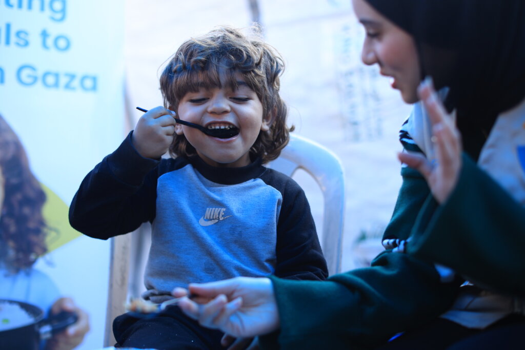 Hot Iftar meals for the Fasting in Gaza and Syria