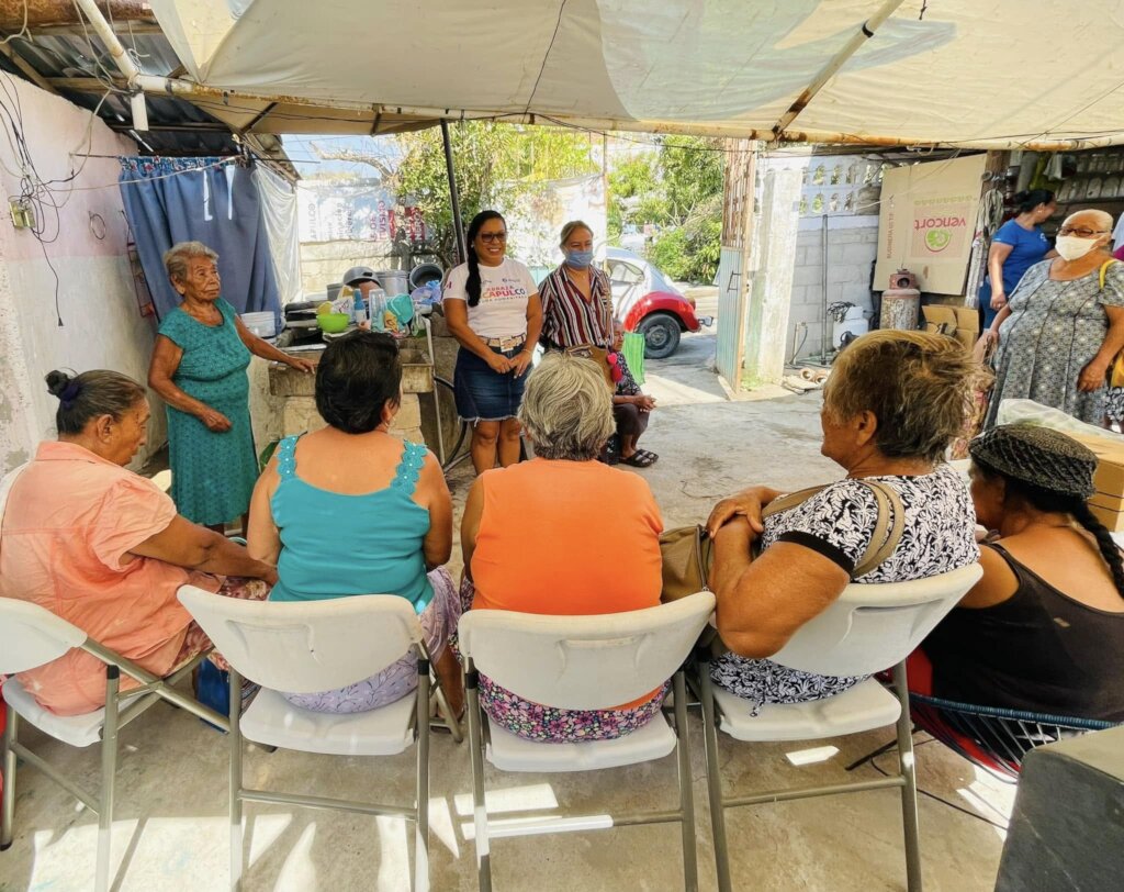 Empowers 1000 women in Acapulco after hurricanes