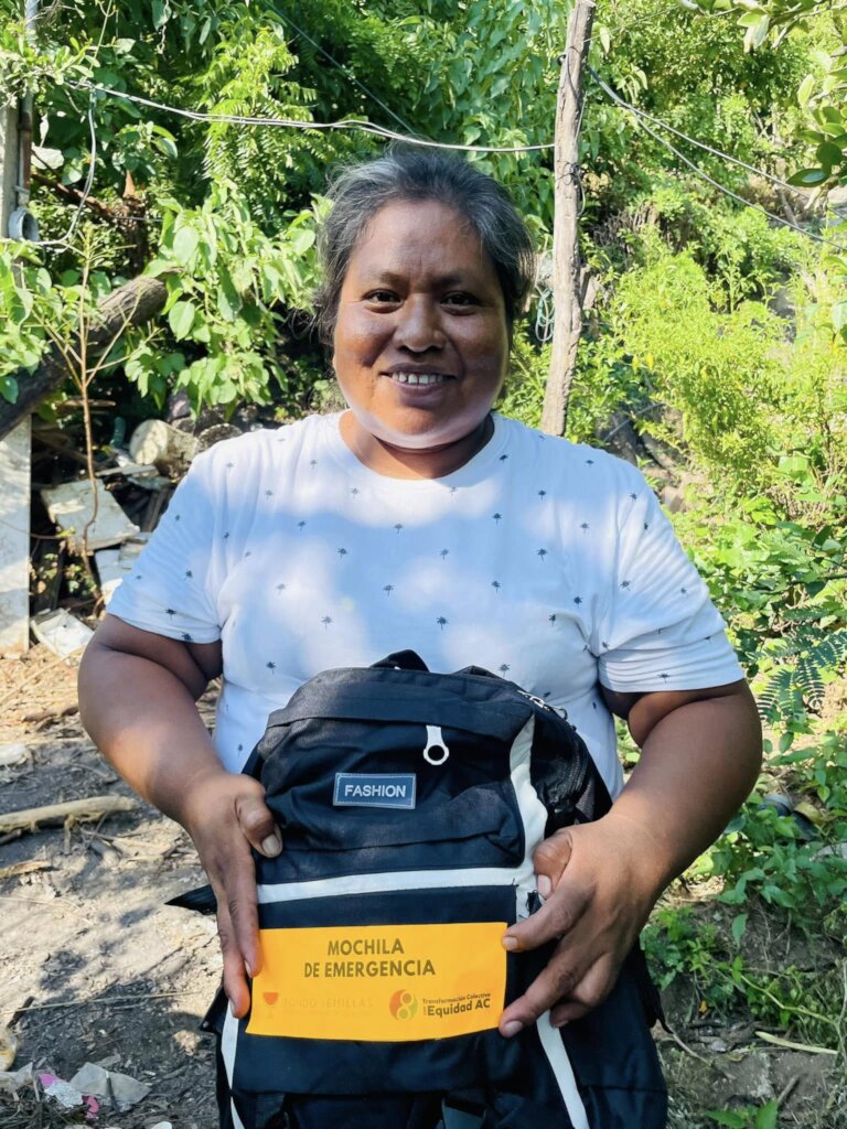 Empowers 1000 women in Acapulco after hurricanes