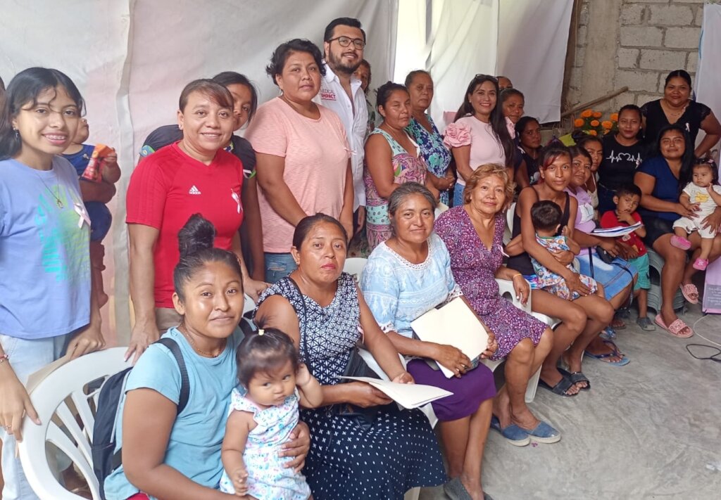 Empowers 1000 women in Acapulco after hurricanes