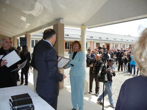 Nune receiving her house certificate
