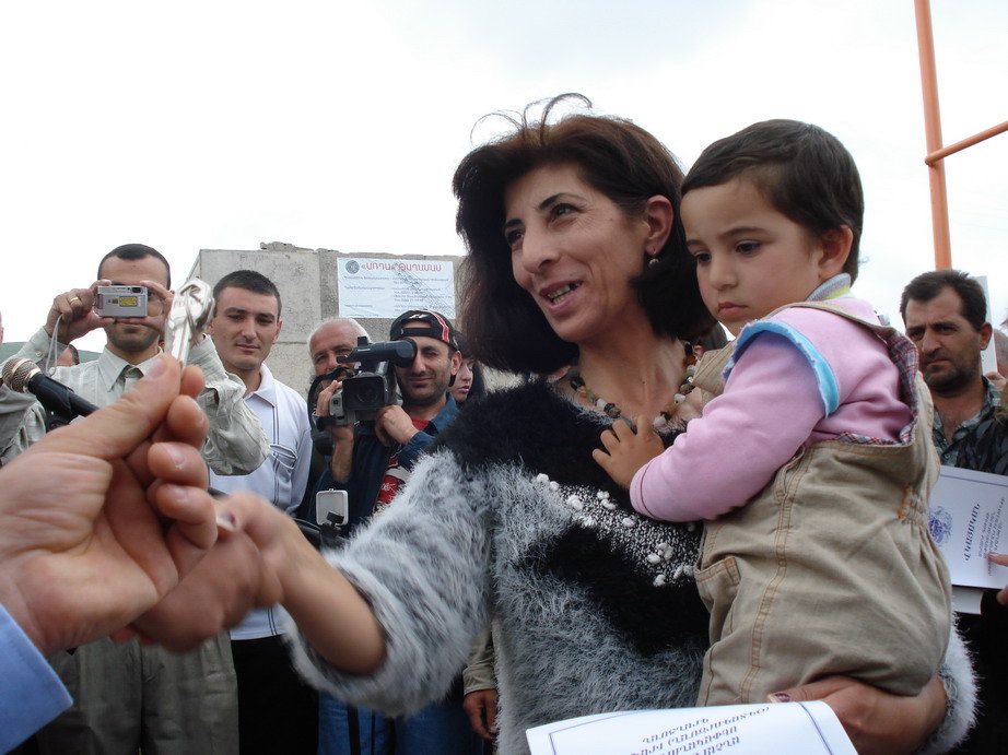 Homes for 15 families living in containers Armenia