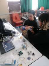 Our Nuevo Ideal students doing the Arduino lab