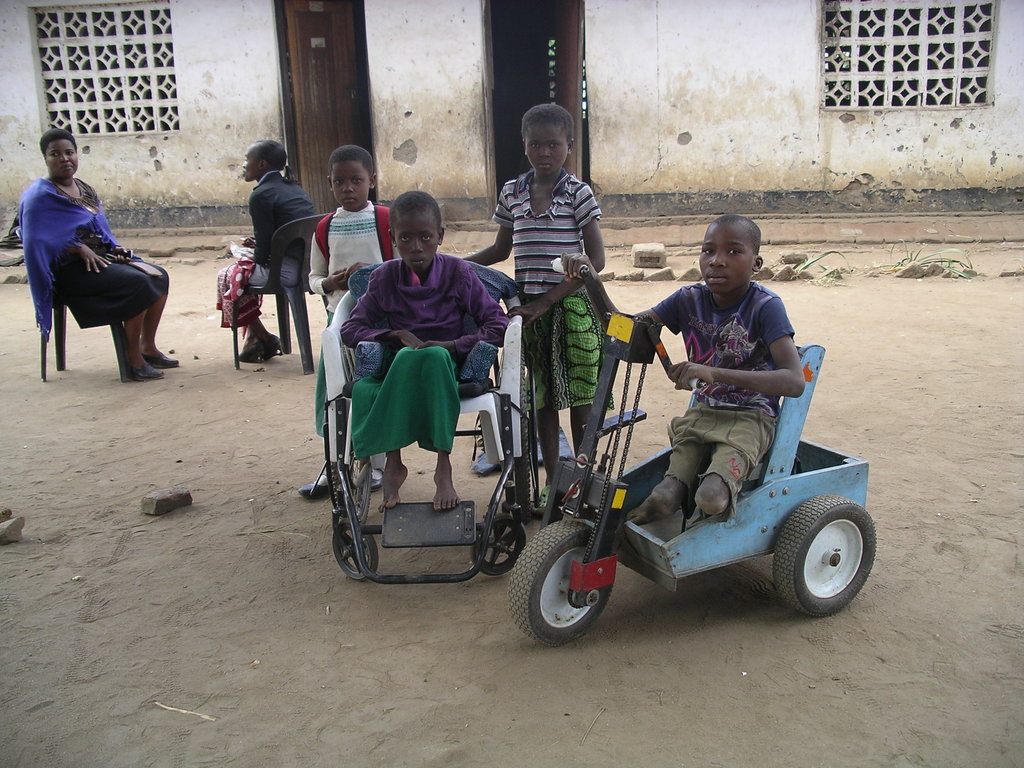 Malawi children need PET mobility
