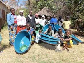 Children with parents and their worm dishes
