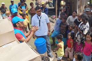 Jalanie distributing aid to Typhoon survivirs