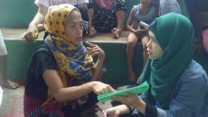 Asmin helping deaf evacuee