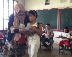 KI Volunteer Hameda giving emotional recovery