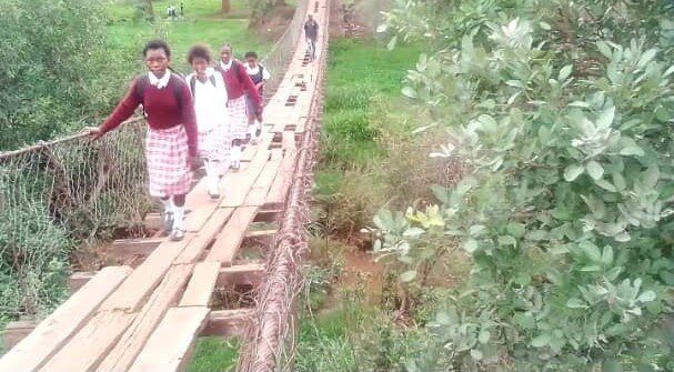 Deadly footbridge 3,000 cross each day in Zambia